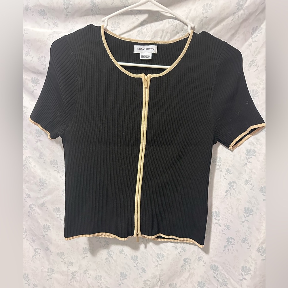 Urban Revivo Stretchy Zip-Up Cropped Length Short Sleeved Top